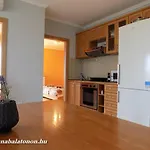 شقة 937 - Elso Emeleti Klimas, Ket Haloszobas Vizkozeli Apartman بالاتونوشود